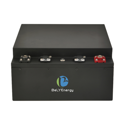 Bateria LiFePo4 de 12 V com design compacto e leve para poupar espaço e fácil instalação
